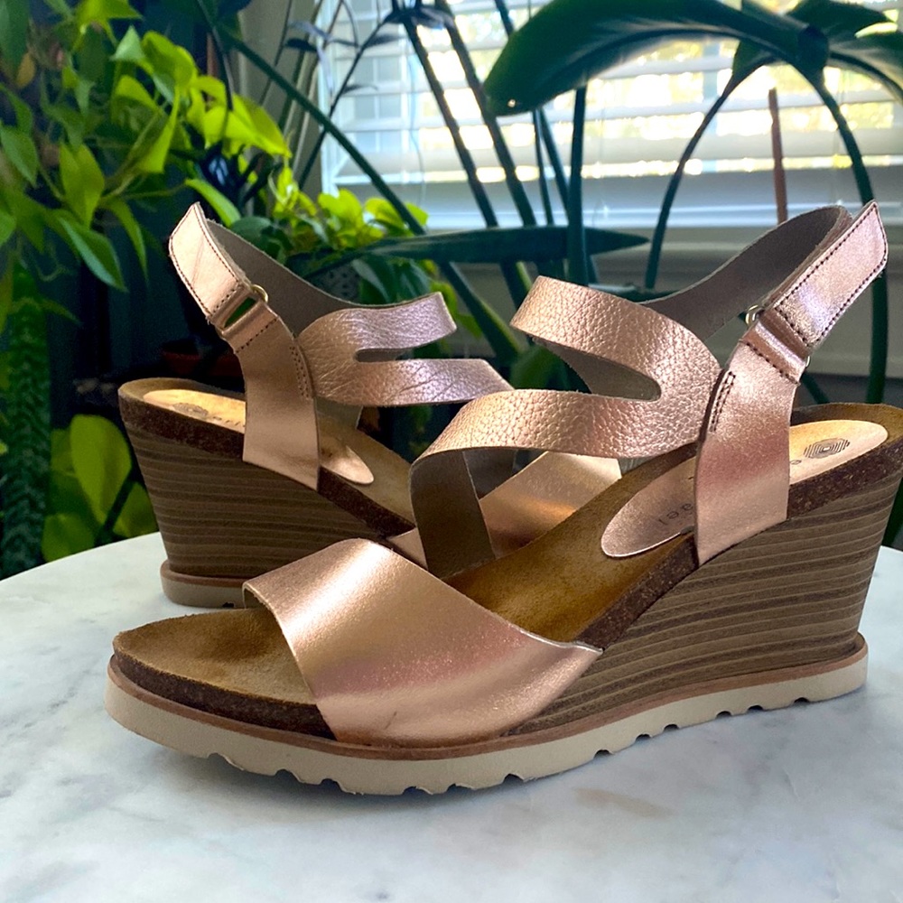 Rose gold leather Eric Michael wedge sandals. Worn once.